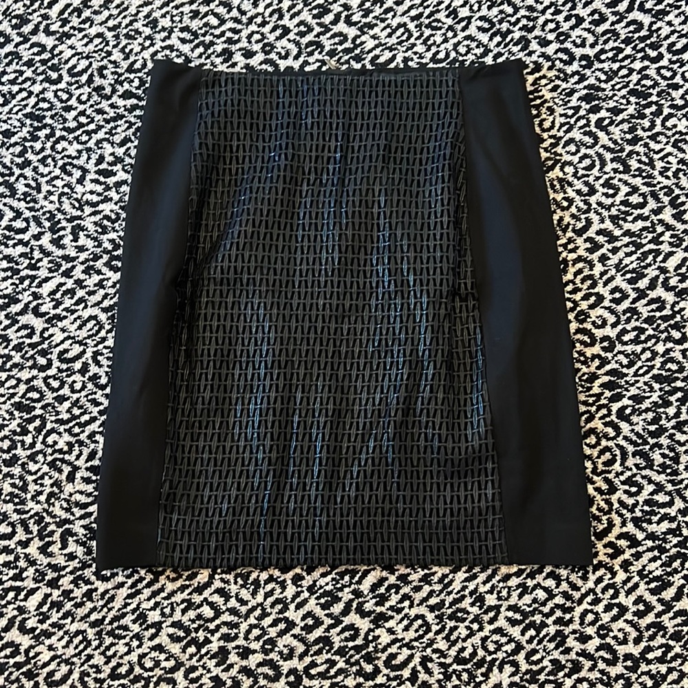 Limited edition banana republic black pencil skirt with texture design